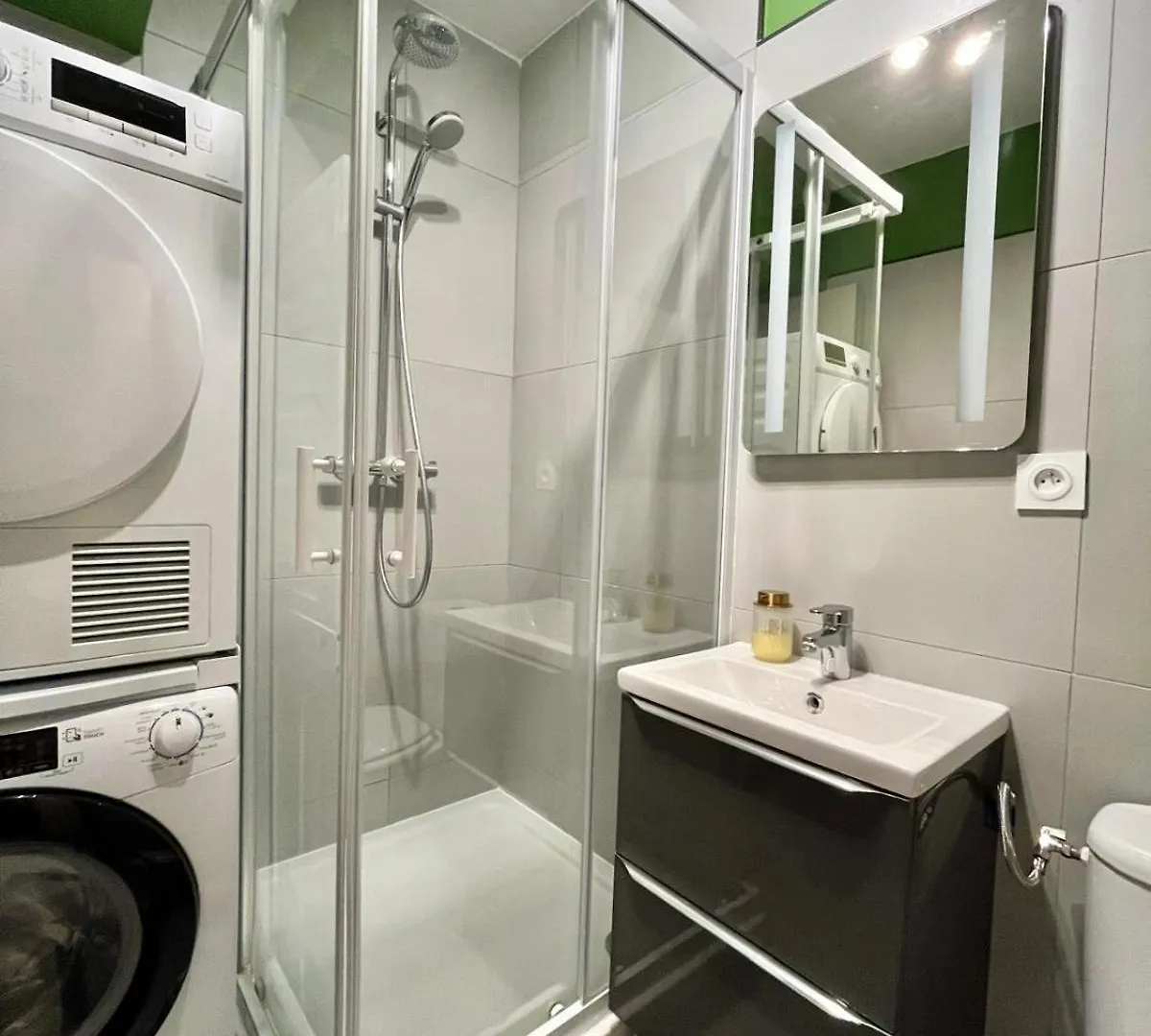 Logement Renove Proche Centre-Ville Lyon Villeurbanne 0*,  France
